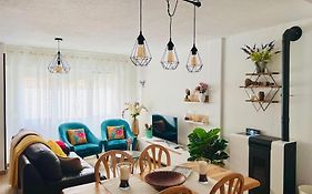 Acogedora casa recién reformada con jardín y wifi